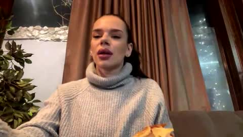 AstrideVonTeese online show from 19, 12, 2024