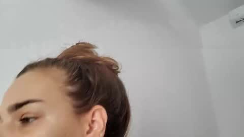 AstrideVonTeese online show from 22, 9, 2025