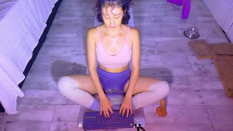 Snapshot of _miss_karoline chatting on 28, 9, 2025 karoline uwu online show from 28, 9, 2025