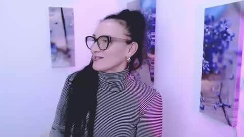 Snapshot of _miss_vivi_ chatting on 24, 10, 2025 Vivi online show from 24, 10, 2025