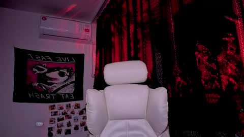 Miss Eva. if anyone in NYK to fuck here is sissy sn -  online show from 21, 5, 2026