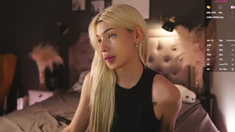 Snapshot of _miumiu_ chatting on 22, 2, 2025 Sasha online show from 22, 2, 2025