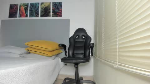 _molly_rosse_ online show from 9, 2, 2026