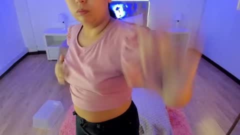 Snapshot of _natalie18_ chatting on 19, 10, 2025 Natalie online show from 19, 10, 2025