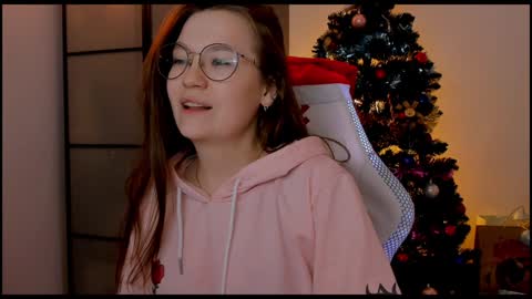 Snapshot of _nemalkovamia chatting on 22, 12, 2024 Mia with a big heart online show from 22, 12, 2024