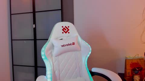 Snapshot of _nemalkovamia chatting on 27, 1, 2025 Mia with a big heart online show from 27, 1, 2025