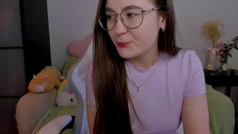 Snapshot of _nemalkovamia chatting on 26, 2, 2025 Mia with a big heart online show from 26, 2, 2025
