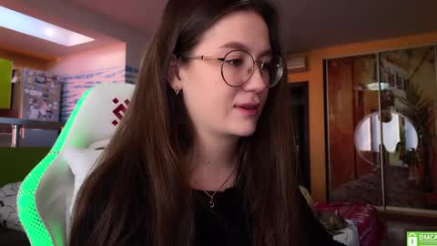 Snapshot of _nemalkovamia chatting on 8, 3, 2025 Mia with a big heart online show from 8, 3, 2025