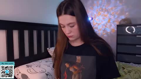 Snapshot of _nemalkovamia chatting on 9, 9, 2025 Mia with a big heart online show from 9, 9, 2025