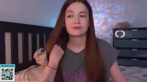 Snapshot of _nemalkovamia chatting on 10, 9, 2025 Mia with a big heart online show from 10, 9, 2025