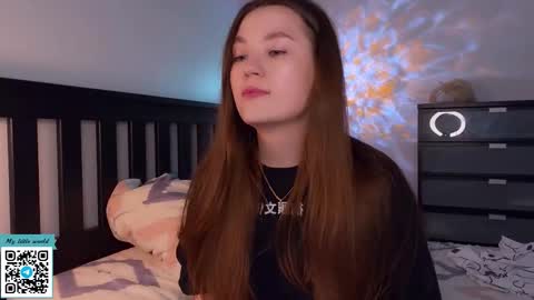 Snapshot of _nemalkovamia chatting on 11, 9, 2025 Mia with a big heart online show from 11, 9, 2025