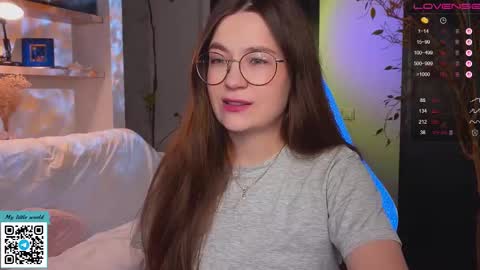 Snapshot of _nemalkovamia chatting on 24, 10, 2025 Mia with a big heart online show from 24, 10, 2025