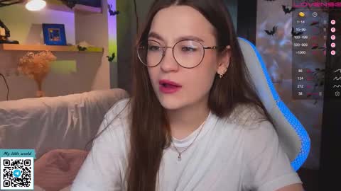 Snapshot of _nemalkovamia chatting on 12, 11, 2025 Mia with a big heart online show from 12, 11, 2025