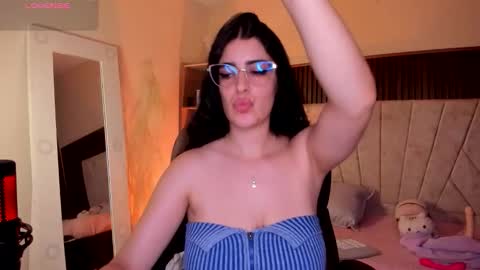 Niah  You can call me Ni or cutie haha online show from 13, 11, 2025