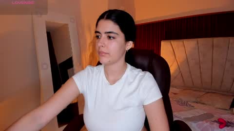 Niah  You can call me Ni or cutie haha online show from 9, 4, 2026