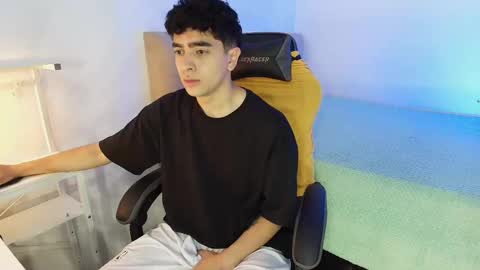 Snapshot of _nickconnor1 chatting on 12, 10, 2025 Nicolas online show from 12, 10, 2025