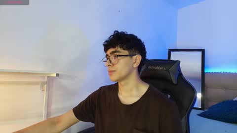 Snapshot of _nickconnor1 chatting on 12, 11, 2025 Nicolas online show from 12, 11, 2025