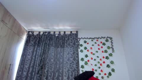 Snapshot of _nicollee chatting on 23, 12, 2024 juliana online show from 23, 12, 2024