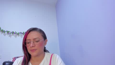 Snapshot of _nicollee chatting on 8, 2, 2025 juliana online show from 8, 2, 2025
