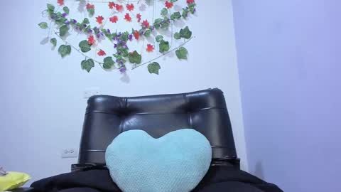 Snapshot of _nicollee chatting on 18, 2, 2025 juliana online show from 18, 2, 2025