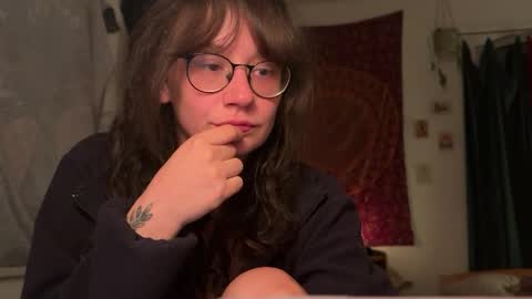 Snapshot of _nyxo chatting on 28, 4, 2026 Mila online show from 28, 4, 2026