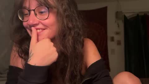 Snapshot of _nyxo chatting on 11, 5, 2026 Mila online show from 11, 5, 2026