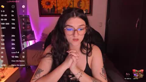 Snapshot of _peach__ chatting on 24, 11, 2025 violeta ig online show from 24, 11, 2025