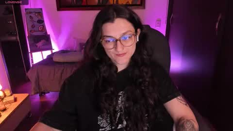 Snapshot of _peach__ chatting on 27, 11, 2025 violeta ig online show from 27, 11, 2025