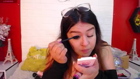 Snapshot of _poison_sweet chatting on 3, 11, 2025 Laura online show from 3, 11, 2025