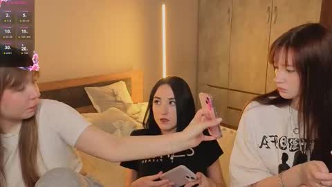Snapshot of _reverse_gang_ chatting on 8, 3, 2026 LISSAPVT IS OPEN online show from 8, 3, 2026