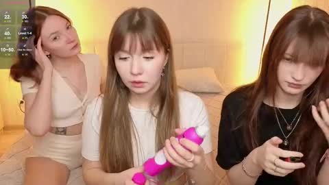 Snapshot of _reverse_gang_ chatting on 4, 5, 2026 LISSAPVT IS OPEN online show from 4, 5, 2026
