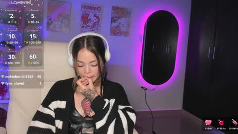 Snapshot of _sabrinamoon chatting on 8, 1, 2025 online show from 8, 1, 2025