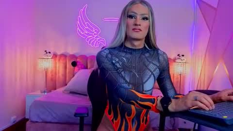 Snapshot of _scarletmoore chatting on 30, 10, 2025 Scarlett online show from 30, 10, 2025