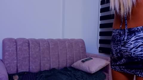 Snapshot of _scarletmoore chatting on 3, 12, 2025 Scarlett online show from 3, 12, 2025