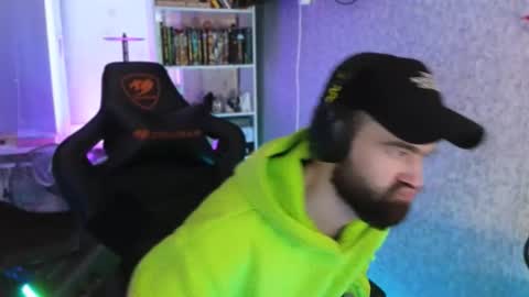 Snapshot of _serious_man chatting on 3, 10, 2025 Ask me online show from 3, 10, 2025