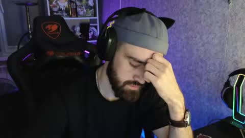 Snapshot of _serious_man chatting on 22, 10, 2025 Ask me online show from 22, 10, 2025