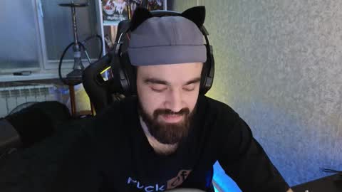 Snapshot of _serious_man chatting on 28, 10, 2025 Ask me online show from 28, 10, 2025