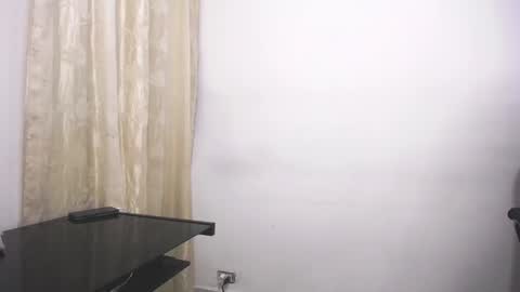 Juan Pablo-independent model online show from 25, 2, 2025