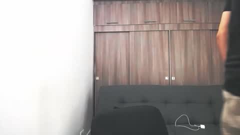 Juan Pablo-independent model online show from 25, 9, 2025