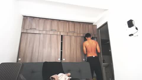 Juan Pablo-independent model online show from 9, 4, 2026