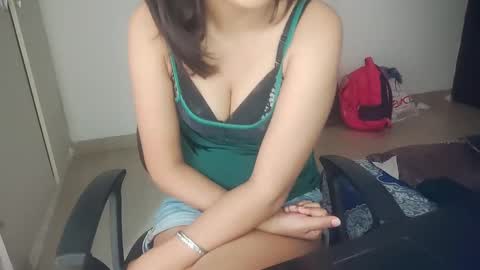 Snapshot of _shalini_0 chatting on 9, 10, 2025 _shalini_0 online show from 9, 10, 2025