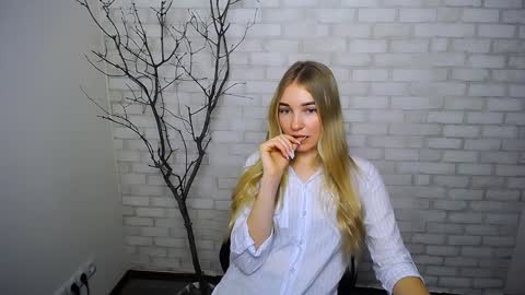 Snapshot of _snow_queen__ chatting on 4, 1, 2025 Rachel online show from 4, 1, 2025