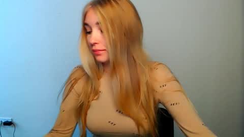 Snapshot of _snow_queen__ chatting on 12, 10, 2025 Rachel online show from 12, 10, 2025