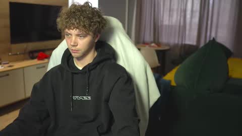 Snapshot of _sopranos_ chatting on 6, 3, 2025 OLIVERpvt is open online show from 6, 3, 2025