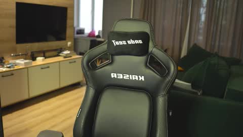 Snapshot of _sopranos_ chatting on 12, 9, 2025 OLIVERpvt is open online show from 12, 9, 2025