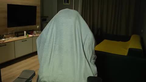 OLIVERpvt is open online show from 16, 2, 2026