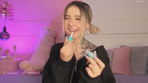 _tammarra_ online show from 8, 10, 2025