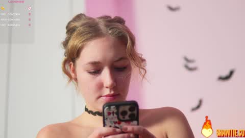 Snapshot of _taylor_swift chatting on 5, 11, 2025 Taylor online show from 5, 11, 2025