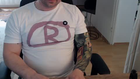 Snapshot of _trythis_ chatting on 6, 4, 2026 _trythis_ online show from 6, 4, 2026