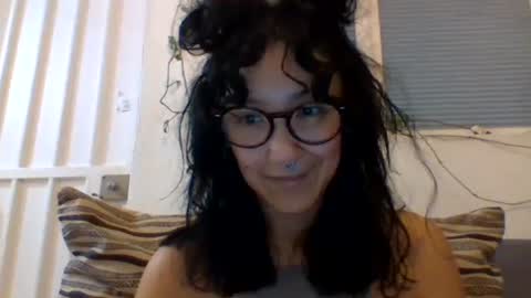 Snapshot of _tutti_frutti_ chatting on 8, 3, 2025 _tutti_frutti_ online show from 8, 3, 2025